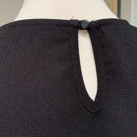 FAITH AND JOY crepe fabric scalloped arm - Picture 5 of 7